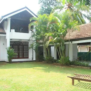 https://villa-taprobane.negombohotels.net